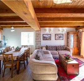 2 Bedroom Apartment with 2 Shared Pools, sleeps 4